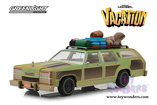 Greenlight - Artisan National Lampoon's Vacation Family Truckster "Wagon Queen" with Rooftop Luggage and Aunt Edna (1979, 1/18 scale diecast model car, Green) 19048