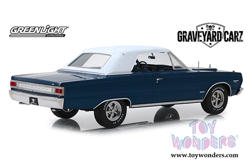 Greenlight - Artisan Graveyard Carz Plymouth Belvedere GTX Convertible (1967, 1/18 scale diecast model car, Dark Blue) 19059
