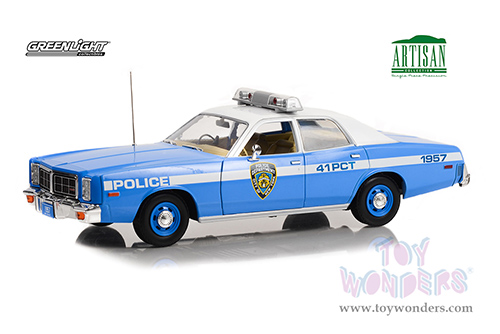 Greenlight - Artisan Dodge Monaco New York City Police Department (NYPD) (1978, 1/18 scale diecast model car, White/Blue) 19132