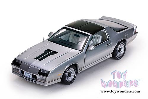 Sun Star USA - Chevy Camaro Z28 T-Top (1982, 1/18 scale diecast model car, Silver) 1931SV