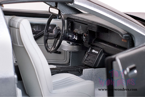 Sun Star USA - Chevy Camaro Z28 T-Top (1982, 1/18 scale diecast model car, Silver) 1931SV