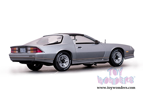 Sun Star USA - Chevy Camaro Z28 T-Top (1982, 1/18 scale diecast model car, Silver) 1931SV