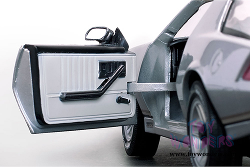 Sun Star USA - Chevy Camaro Z28 T-Top (1982, 1/18 scale diecast model car, Silver) 1931SV