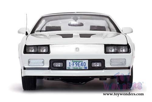 Sun Star USA - Chevy Camaro IROC-Z T-Top (1985, 1/18 scale diecast model car, White) 1940W