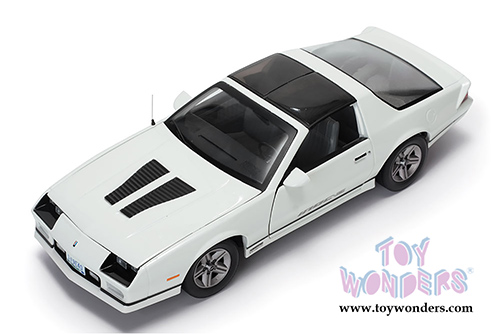 Sun Star USA - Chevy Camaro IROC-Z T-Top (1985, 1/18 scale diecast model car, White) 1940W