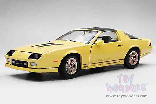 Acme Exclusive - Chevrolet&reg; Camaro IROC-Z T-Top (1985, 1/18 scale diecast model car, Yellow Gold) 1945