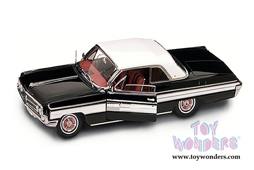 Lucky Road Signature - Oldsmobile Starfire Hard Top (1962, 1/18 scale diecast model car, Black) 20208BK