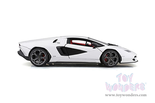 BBurago -  Lamborghini Countach LPI 800-4 (1/24 scale diecast model car, White) 21102WT