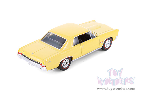 Showcasts® Collectibles - Pontiac® GTO® Hardtop (1965, 1/24 scale diecast model car, Asstd.) 22092/4D MAP: $19.99