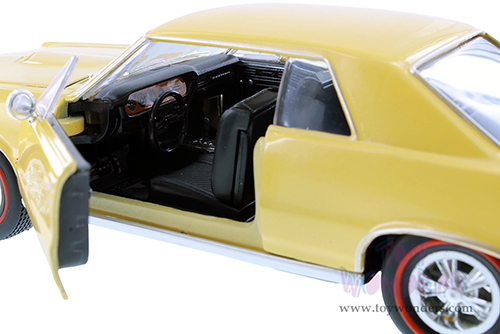 Showcasts® Collectibles - Pontiac® GTO® Hardtop (1965, 1/24 scale diecast model car, Asstd.) 22092/4D MAP: $19.99