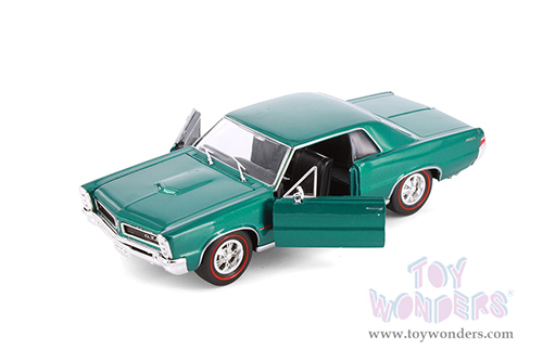 Showcasts® Collectibles - Pontiac® GTO® Hardtop (1965, 1/24 scale diecast model car, Asstd.) 22092/4D MAP: $19.99