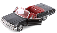 Showcasts® Collectibles - Chevrolet® Impala Convertible (1963, 1/24 scale diecast model car, Asstd.) 22434/4D MAP: $19.99