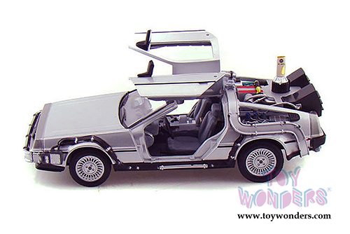 Welly - Back to the Future II DeLorean Time Machine (1/24 scale diecast model car, Silver) 22441W/24