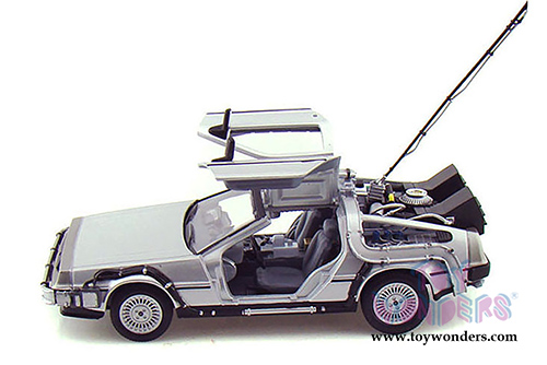 Welly - Back to the Future DeLorean Time Machine (1/24 scale diecast model car, Silver) 22443W/24