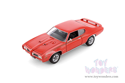 Showcasts® Collectibles - Pontiac® GTO® Hardtop (1969, 1/24 scale diecast model car, Asstd.) 22501/4D MAP: $19.99