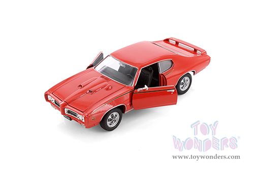 Showcasts® Collectibles - Pontiac® GTO® Hardtop (1969, 1/24 scale diecast model car, Asstd.) 22501/4D MAP: $19.99