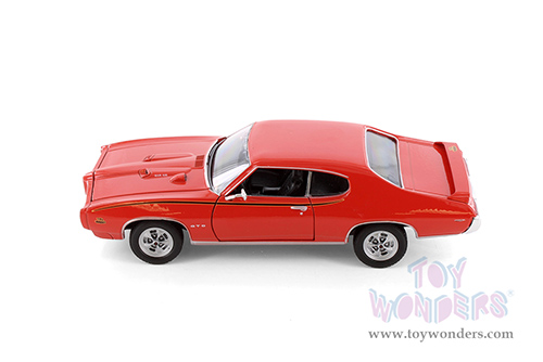 Showcasts® Collectibles - Pontiac® GTO® Hardtop (1969, 1/24 scale diecast model car, Asstd.) 22501/4D MAP: $19.99