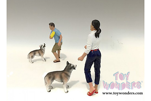 American Diorama Figurine - Woman and Dog set of 2 (1/24  scale, White with Blue) 23928