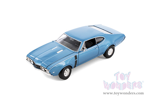 Showcasts® Collectibles - Oldsmobile™ 442 Hardtop (1968, 1/24 diecast model car, Asstd.) 24024/4D MAP: $19.99