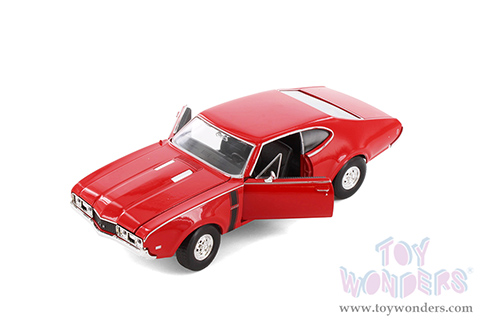 Showcasts® Collectibles - Oldsmobile™ 442 Hardtop (1968, 1/24 diecast model car, Asstd.) 24024/4D MAP: $19.99