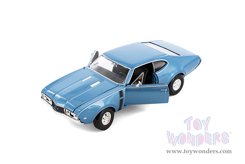 Showcasts® Collectibles - Oldsmobile™ 442 Hardtop (1968, 1/24 diecast model car, Asstd.) 24024/4D MAP: $19.99