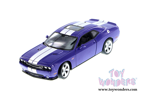 Welly - Dodge Challenger SRT Hard Top (2013, 1/24 scale diecast model car, Purple) 24049WPR