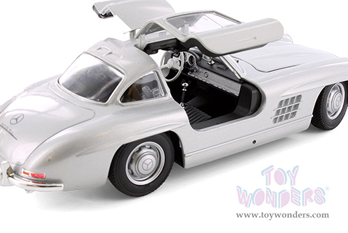 Showcasts® Collectibles - Mercedes-Benz 300SL Hardtop (1/24 scale diecast model car, Asstd.) 24064/4D MAP: $19.99