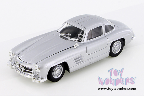 Welly - Mercedes-Benz 300 SL Hardtop (1/24 scale diecast model car, Silver) 24064WSV