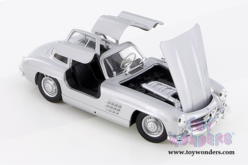 Welly - Mercedes-Benz 300 SL Hardtop (1/24 scale diecast model car, Silver) 24064WSV