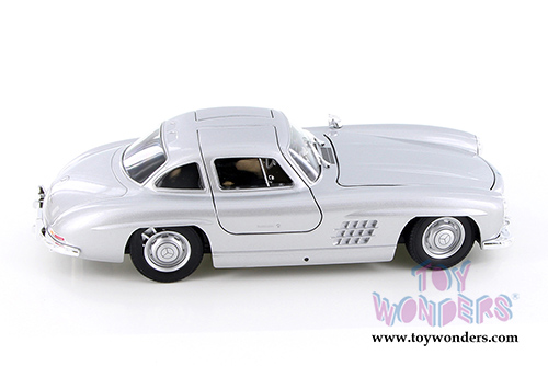 Welly - Mercedes-Benz 300 SL Hardtop (1/24 scale diecast model car, Silver) 24064WSV