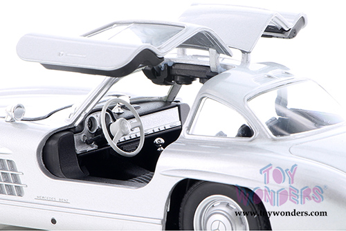 Welly - Mercedes-Benz 300 SL Hardtop (1/24 scale diecast model car, Silver) 24064WSV