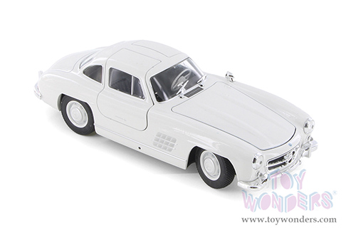Welly - Mercedes-Benz 300 SL Hardtop (1/24 scale diecast model car, Silver) 24064WWT