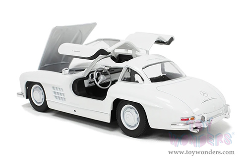 Welly - Mercedes-Benz 300 SL Hardtop (1/24 scale diecast model car, Silver) 24064WWT