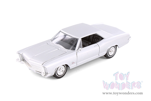 Showcasts® Collectibles - Buick® Riviera™ Grand Sport Hardtop (1965, 1/24 scale diecast model car, Asstd.) 24072/4D MAP: $19.99