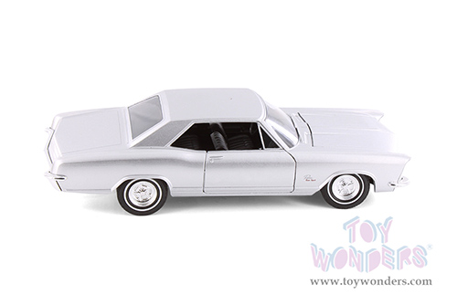 Showcasts® Collectibles - Buick® Riviera™ Grand Sport Hardtop (1965, 1/24 scale diecast model car, Asstd.) 24072/4D MAP: $19.99