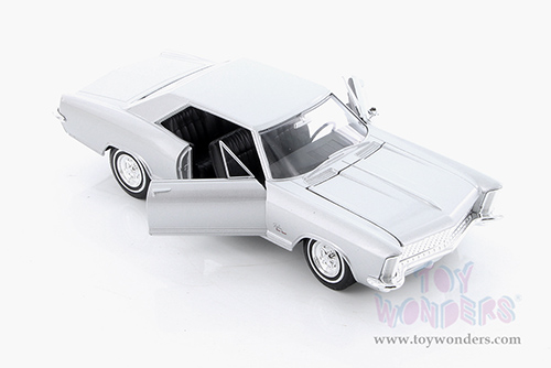 Welly - Buick&reg; Riviera&trade; Grand Sport Hardtop (1965, 1/24 scale diecast model car, Silver) 24072WSV