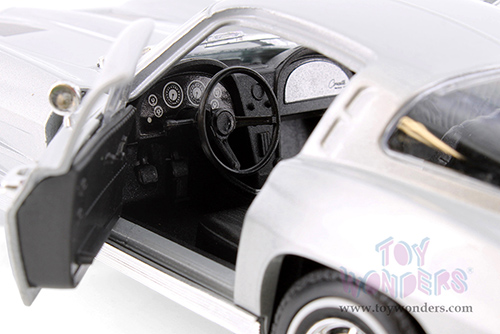 Showcasts® Collectibles - Chevrolet® Corvette® Hardtop (1963, 1/24 scale diecast model car, Asstd.) 24073/4D MAP: $19.99