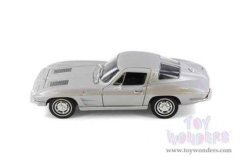 Showcasts® Collectibles - Chevrolet® Corvette® Hardtop (1963, 1/24 scale diecast model car, Asstd.) 24073/4D MAP: $19.99