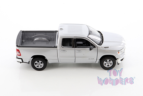 Welly - Dodge Ram 1500 Pickup Truck (2019,1/27 scale diecast model car, Silver) 24104WSV