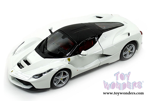 BBurago Ferrari Race & Play - LaFerrari Hard Top (1/24 scale diecast model car, White) 26001W