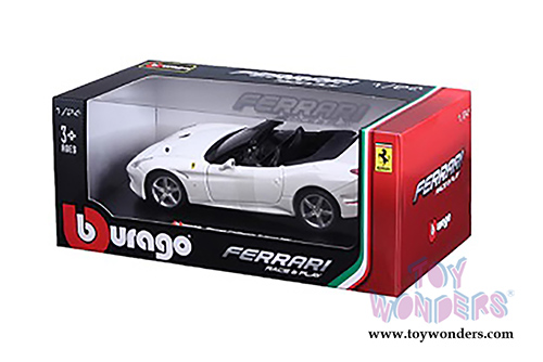 BBurago Ferrari Race & Play - Ferrari California T Open Top (1/24 scale diecast model car, White) 26011W