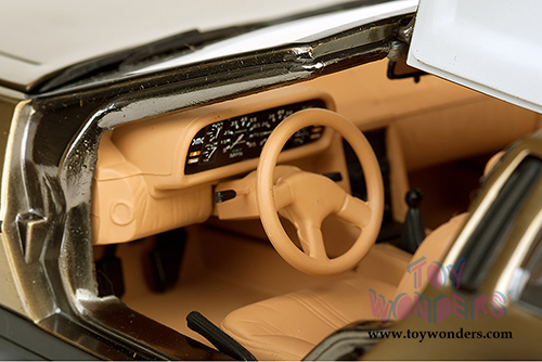 Sun Star - DeLorean DMC-12 Coupe (1981, 1/18 scale diecast model car, Gold) 2702