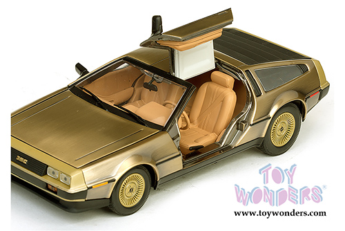 Sun Star - DeLorean DMC-12 Coupe (1981, 1/18 scale diecast model car, Gold) 2702