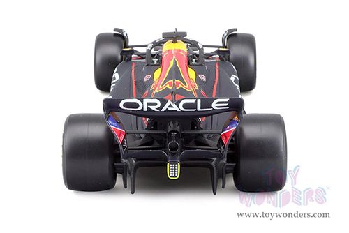 Bburago - Oracle Red Bull Racing RB18 #1 Max Verstappen with Driver Formula One F1 Abu Dhabi GP "Drivers' Champion" (2022) (1/24 scale diecast model car, Black) 18-28026/1