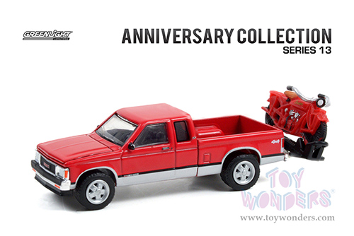 Greenlight - Anniversary Collection Series 13 | 1991 GMC Sonoma Extended Cab Pickup Truck with 1920 Indian&reg; Scout&reg; Motorcycle on Hitch Carrier - 100 Years of Indian Scout (1918-2018) (1/64 scale diecast model car, Red) 28080C/48