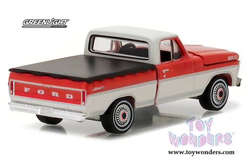 Greenlight - Ford F-100 Pickup Truck with Bed Cover (1967, 1/64 scale diecast model car, Red w/Cream) 29862
