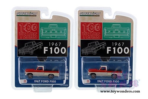 Greenlight - Ford F-100 Pickup Truck with Bed Cover (1967, 1/64 scale diecast model car, Red w/Cream) 29862