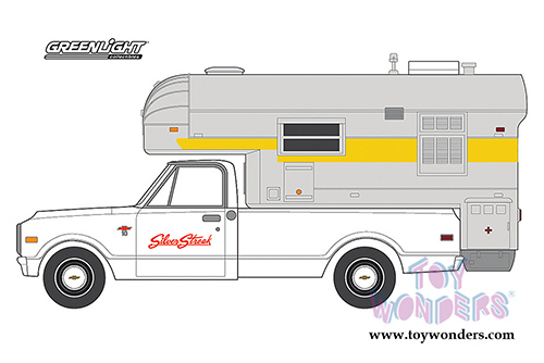 Greenlight - Chevrolet&reg; C10 & Silver Streak Camper (1968, 1/64 scale diecast model car, White) 29865