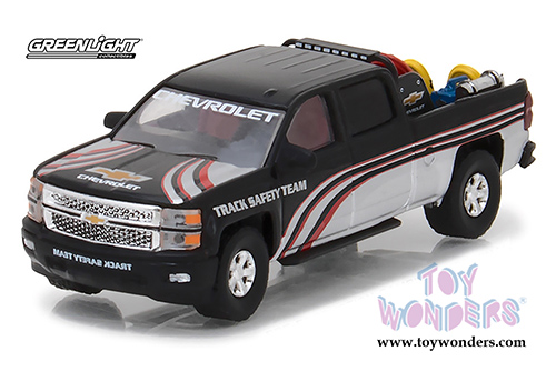 Greenlight - Chevrolet&reg; Silverado Pickup Truck with Safety Equipment in Truck Bed (2015, 1/64 scale diecast model car, Black) 29896/48