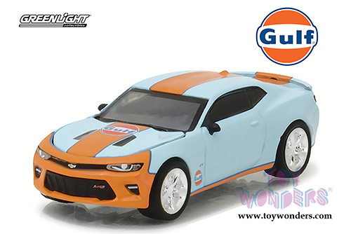 Greenlight - Chevrolet&reg; Camaro&reg; SS&trade; Hard Top Gulf Oil (2017, 1/64 scale diecast model car, Blue w/Orange) 29908/48